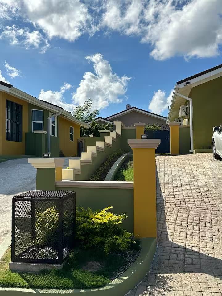 Driveway with steps and landscaped hedges